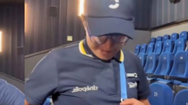 Video viral muestra el día a día de un trabajador de Cinépolis haciendo limpieza profunda en la sala