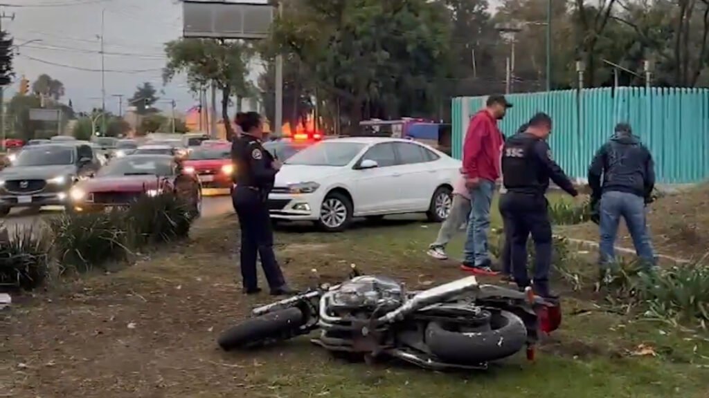 Dos motociclistas resultaron lesionados al derraparse en calles de la ...