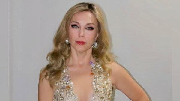 Laura Flores reaparece en bikini tras ruptura con Lalo Salazar y vencer al COVID-19