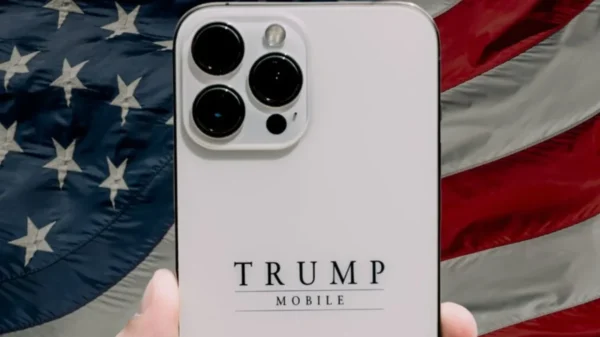 Trump lanza su propia compañía telefónica y un smartphone dorado con sello MAGA