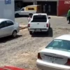Video: Conductor acosa a niña en la calle y luego la atropella