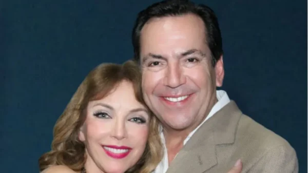Laura Flores estalla en lágrimas al enterarse que su ex la bloqueó de redes