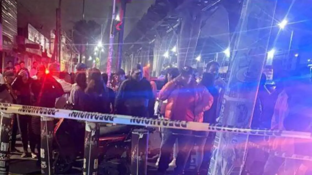Joven muere tras derrapar en su motoneta e impactar contra poste en Tláhuac