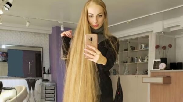 Conoce a Alena Kravchenko, la mujer con el cabello más largo de redes