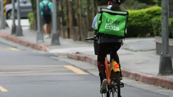 Entra en vigor Ley de Plataformas digitales, trabajadores de Uber tendrán IMSS