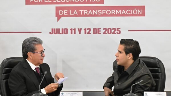 "Queremos renovar liderazgos": expone Ricardo Monreal ante jóvenes