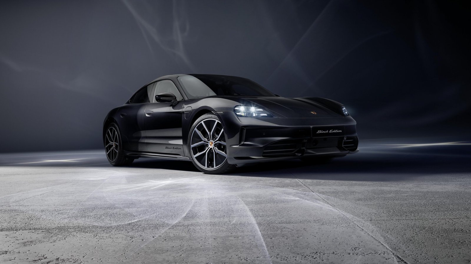 Porsche presenta los Taycan y Cayenne Black Edition
