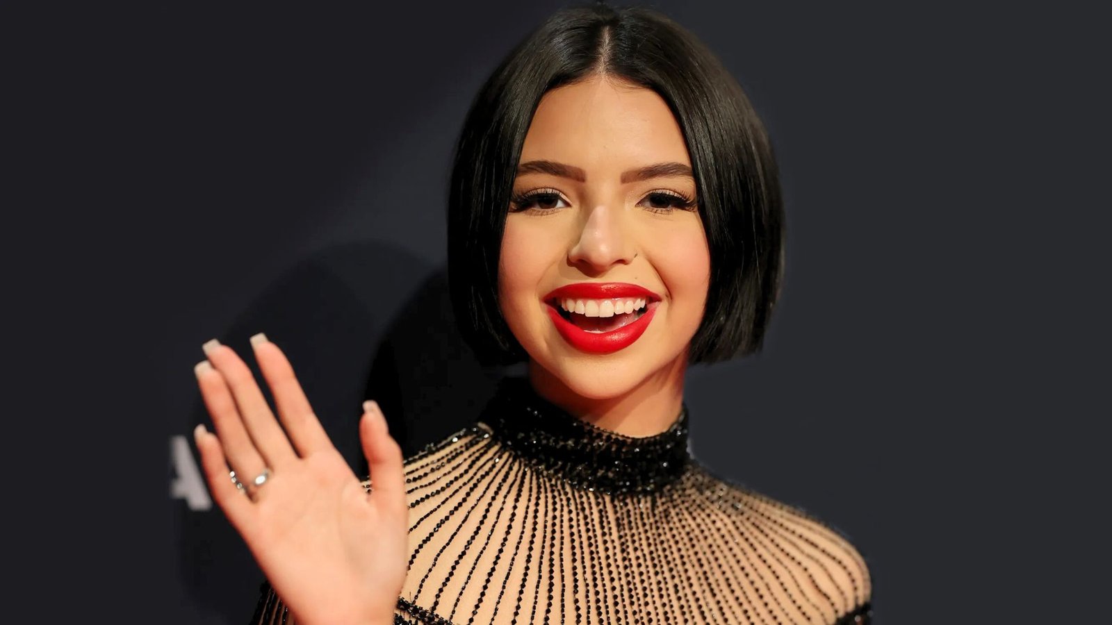 “Me duele mucho”: Ángela Aguilar se disculpa tras cancelar concierto en Colombia