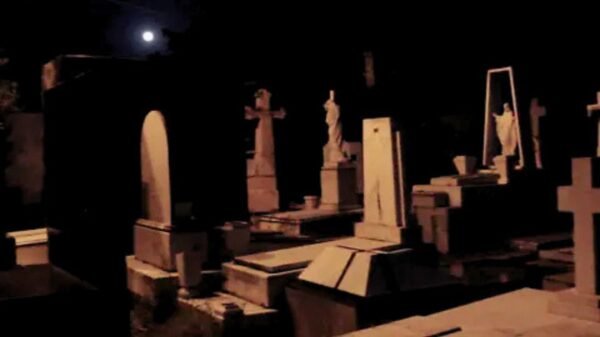 Video capta presunta aparición fantasmal en panteón