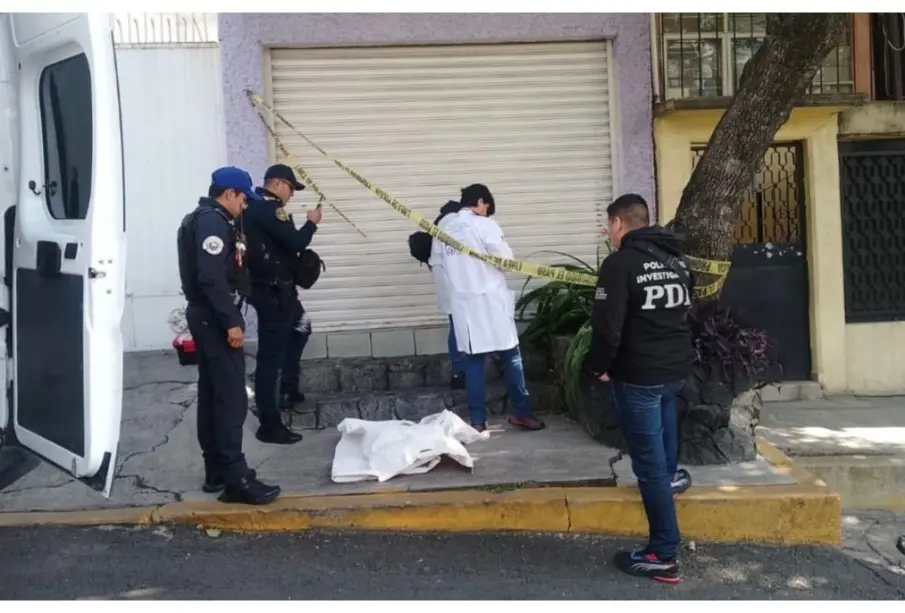 Joven abandona feto de 8 meses en jardinera de Tlalpan; lo captan cámaras