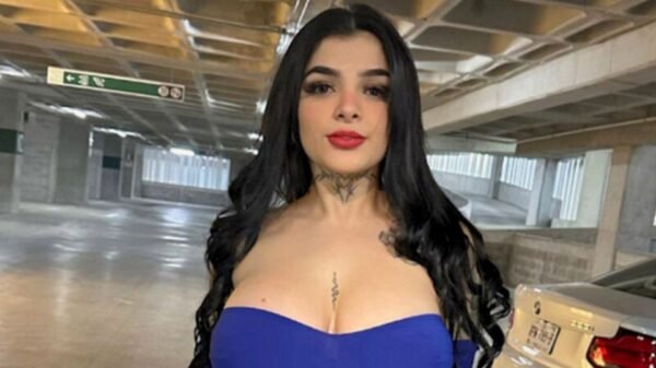 Karely Ruiz se vuelve rubia y muestra su figura postparto en lencería