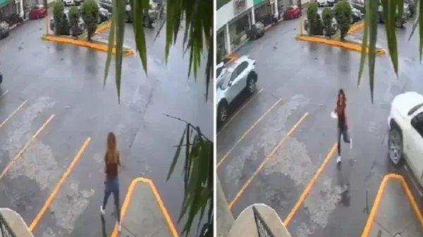 ¡Se salva de milagro! Mujer esquiva camioneta fuera de control en Monterrey (VIDEO)