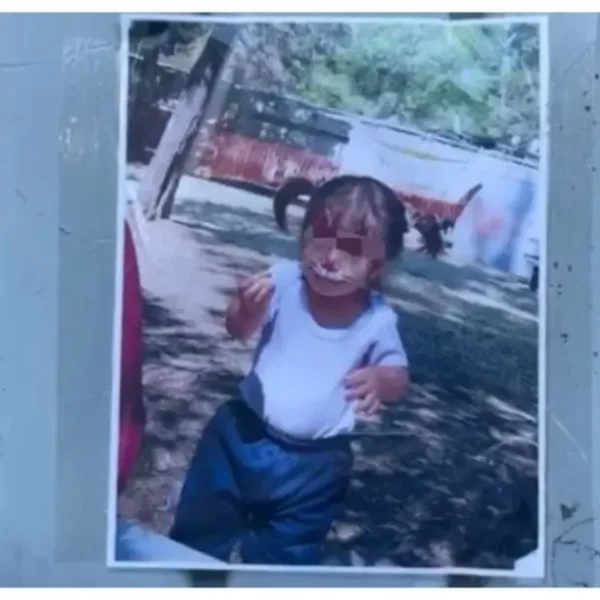 Hombre mata a su hija de 2 años con un machete y la entierra bajo un sillón en Chimalhuacán