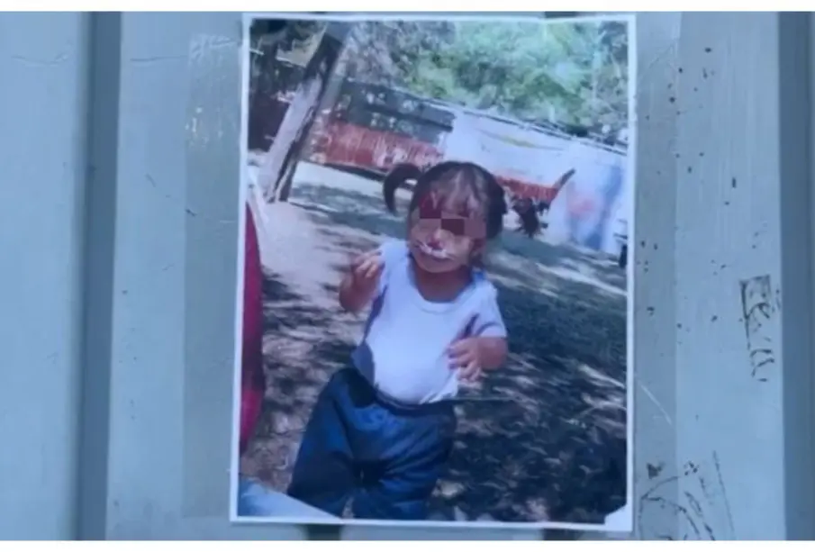 Hombre mata a su hija de 2 años con un machete y la entierra bajo un sillón en Chimalhuacán