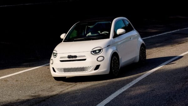 Fiat inicia producción del 500 Hybrid