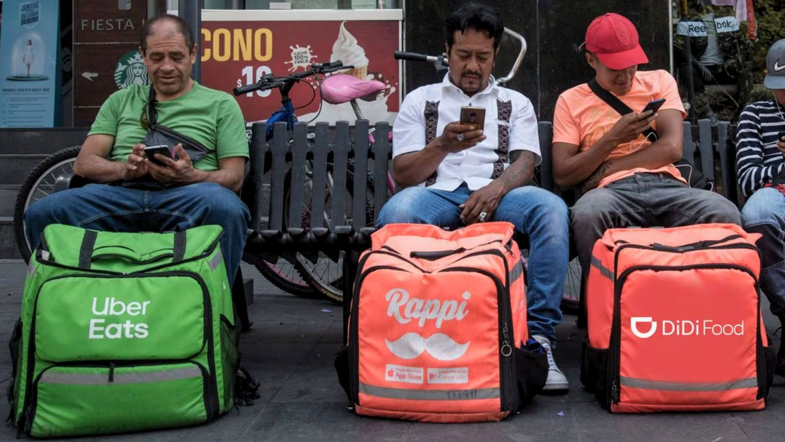 Así afecta la nueva reforma laboral a repartidores y conductores de plataformas digitales