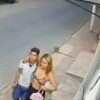 Así ayudó una mujer a su novio a robar un foco y fue detenido por vecinos