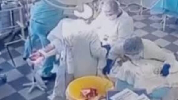 Terremoto en Rusia no detiene esta cirugía: médicos mantienen la calma y salvan vidas