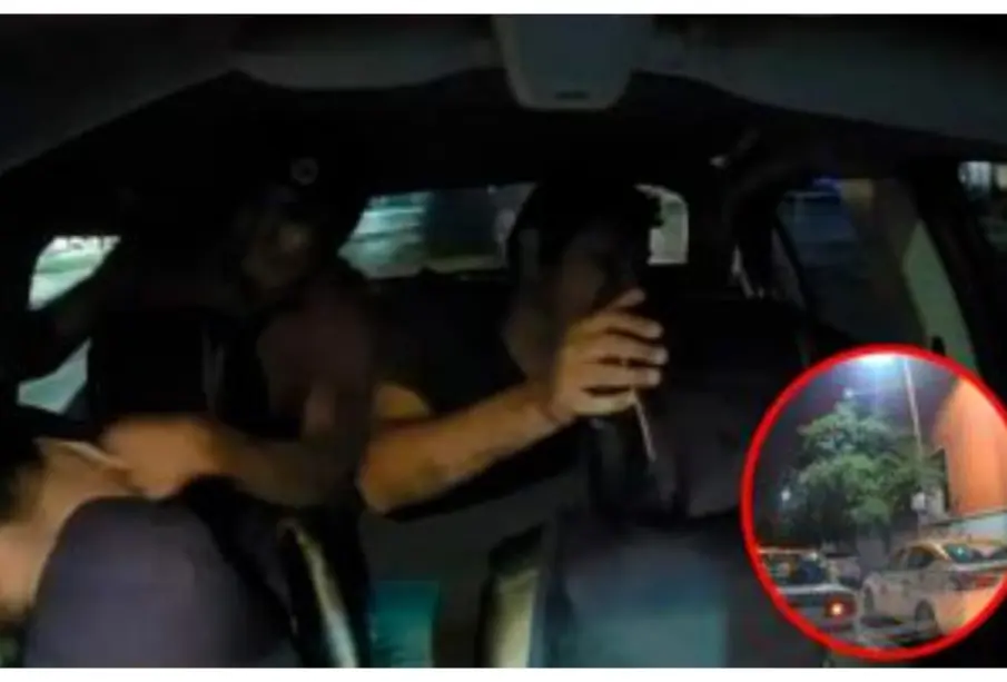 Conductor de Uber es brutalmente golpeado por al menos seis taxistas en pleno Centro de Monterrey (VIDEO)
