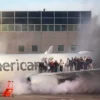 Se incendia avión de American Airlines en aeropuerto de Denver