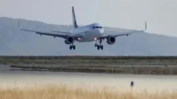 Incendio en avión de Delta provoca aterrizaje de emergencia en Los Ángeles