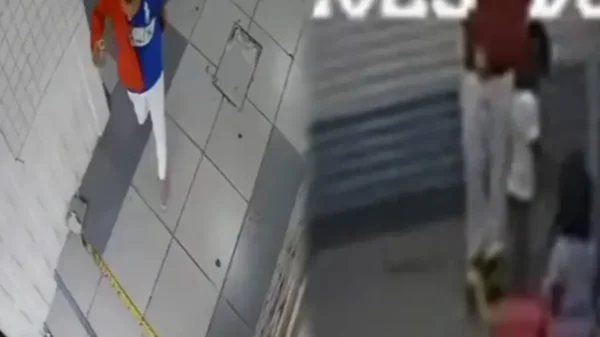 Sujeto es captado abusando sexualmente de una niña en mercado de la CDMX