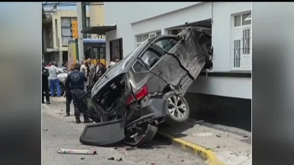 Video: Impresionante choque en pleno centro de Toluca