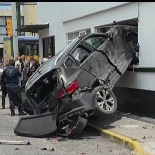 Video: Impresionante choque en pleno centro de Toluca