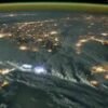 Así luce una tormenta eléctrica vista desde el espacio