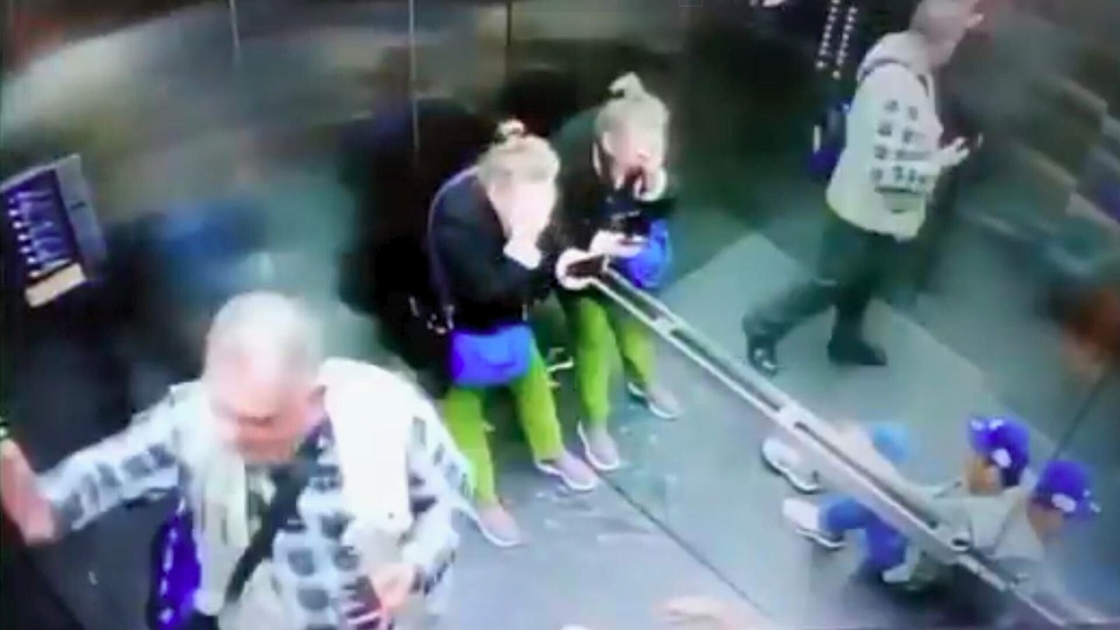 Revelan video desde dentro del elevador que se desplomó en Plaza Mitikah