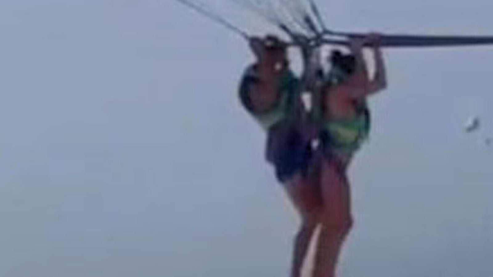 Turista británica denuncia haber sido agredida sexualmente en el aire durante vuelo en parapente