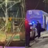 Camión de pasajeros choca contra parabús en la CDMX