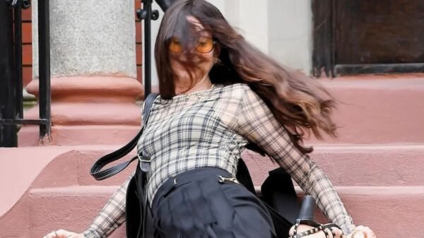 Así fue la aparatosa caída de Anne Hathaway en pleno set de grabación de El diablo viste a la moda 2