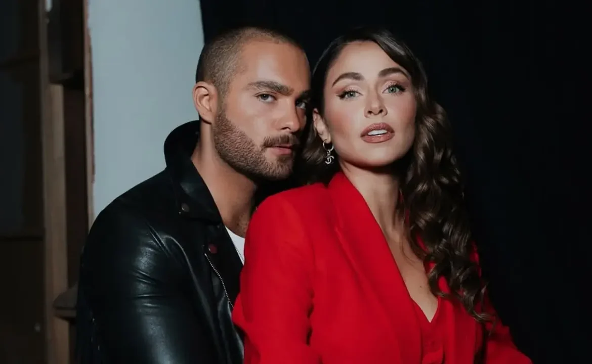 Claudia Martin y Carlos Said anuncian que serán papás y lo hacen al desnudo