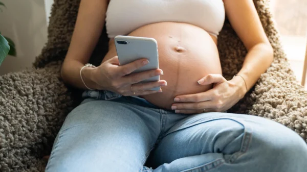 Proponen castigar con cárcel a mujeres que mientan sobre la paternidad de un hijo