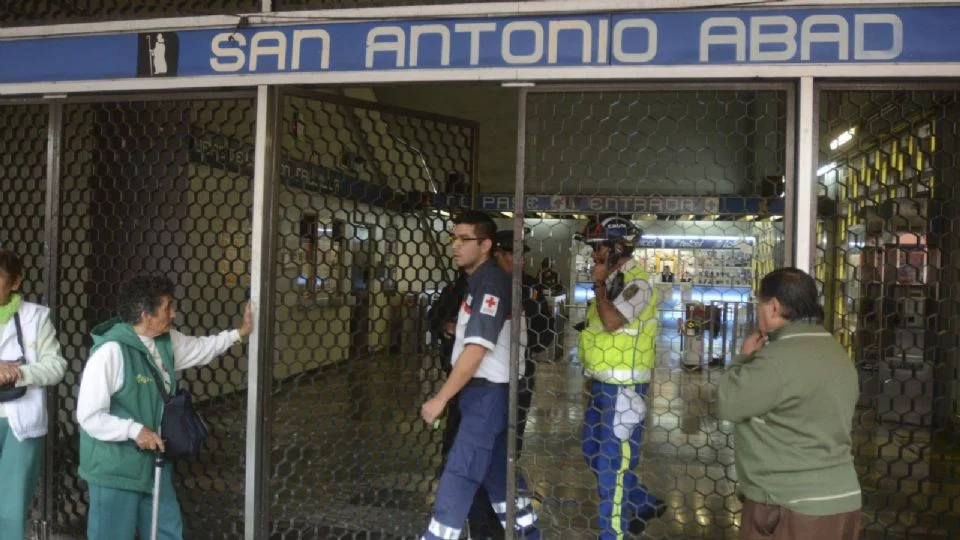 Explosión en estación San Antonio Abad del Metro causa alarma entre usuarios