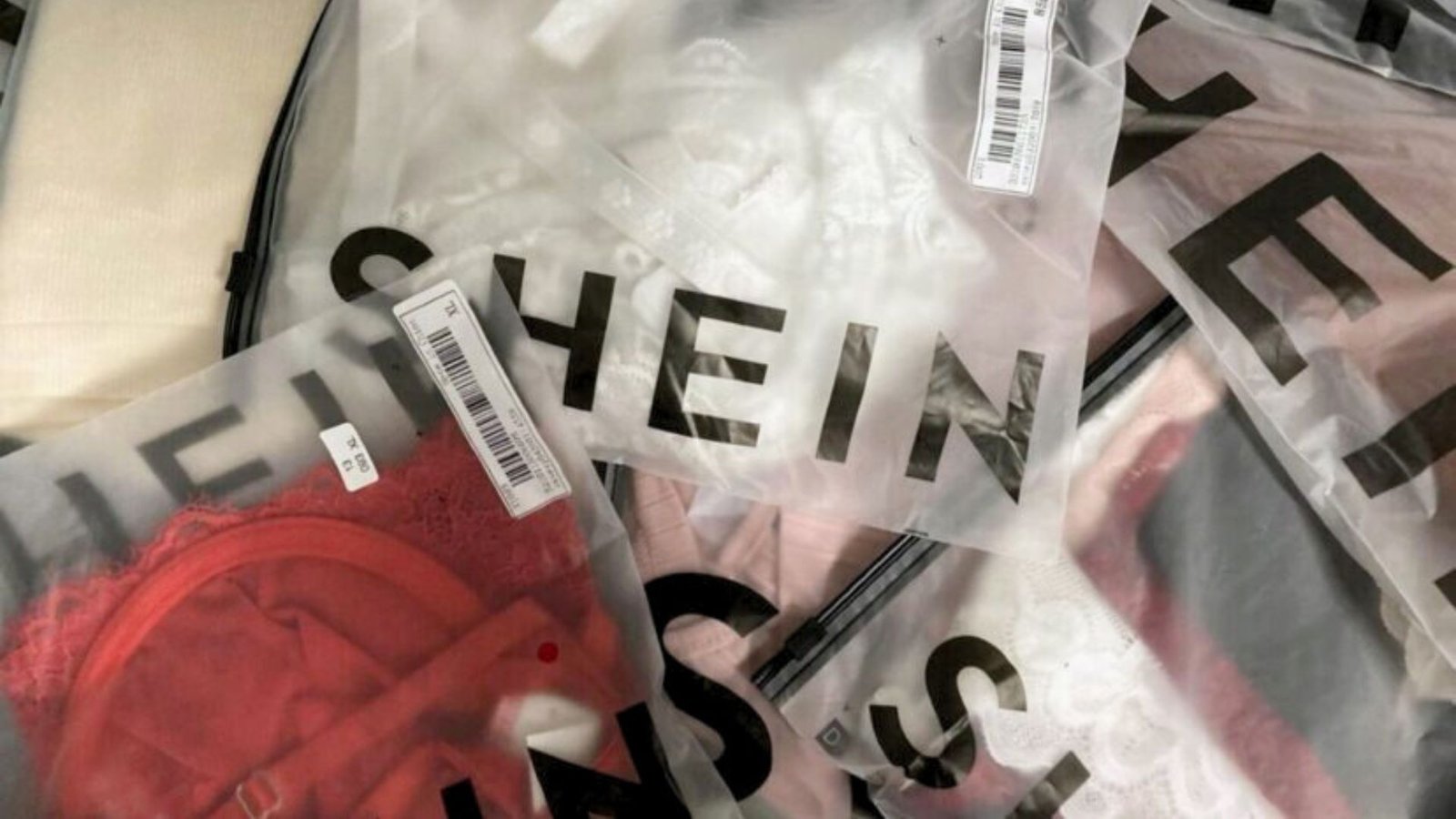 Joven sufre quemaduras por usar ropa de Shein durante sus vacaciones