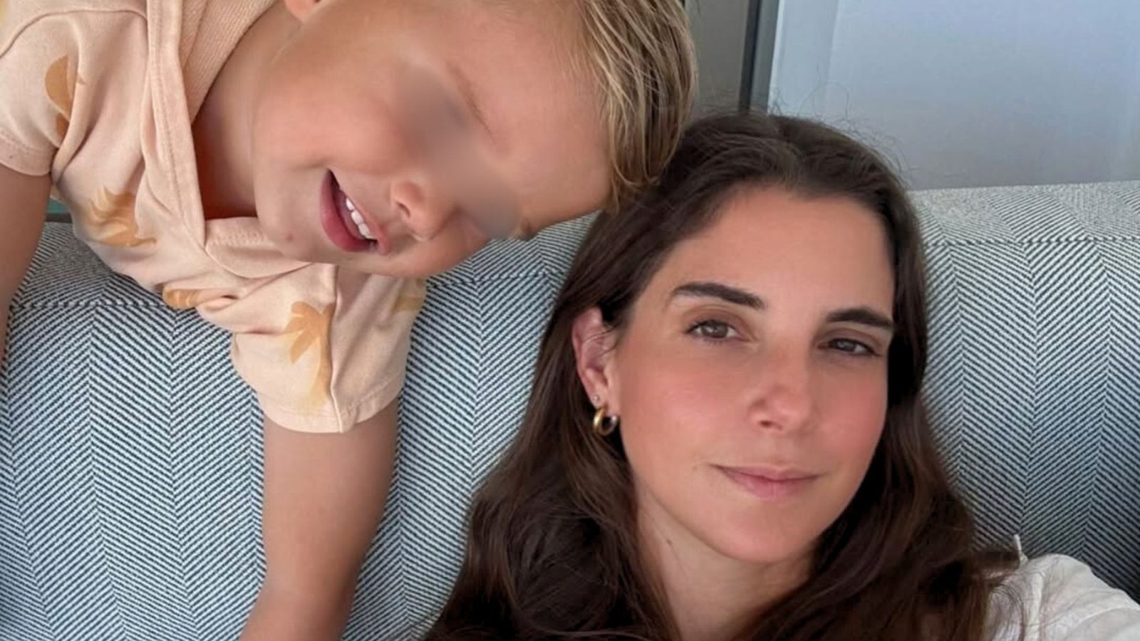 Madre confiesa que no disfruta jugar con sus hijos y desata polémica en redes