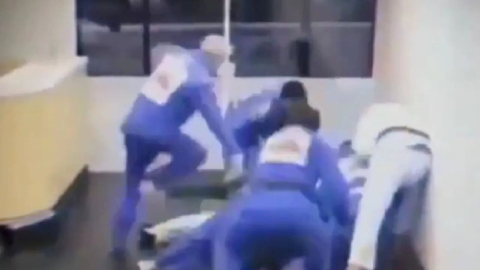 Ratero intentó asaltar una academia de artes marciales y recibe tremenda golpiza