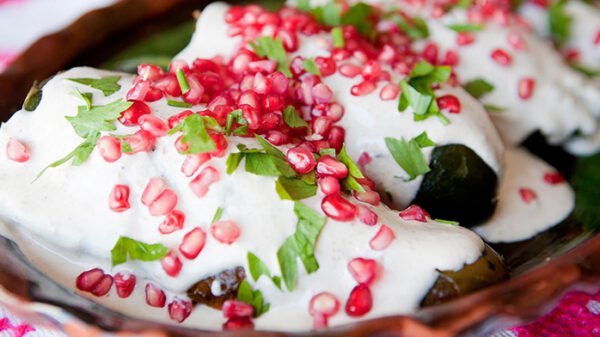 Los chiles en nogada: un festín de historia y sabor originario de Puebla
