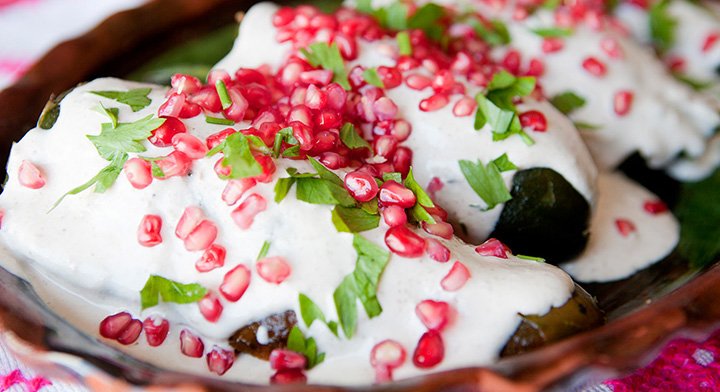 Los chiles en nogada: un festín de historia y sabor originario de Puebla