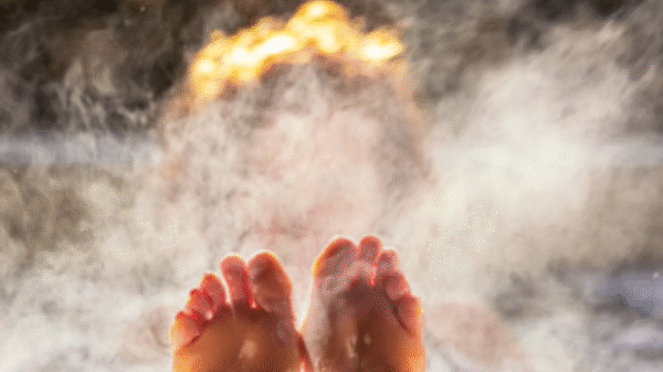 ¿Eres de los que se bañan con agua muy caliente? Estos son los riesgos para la salud