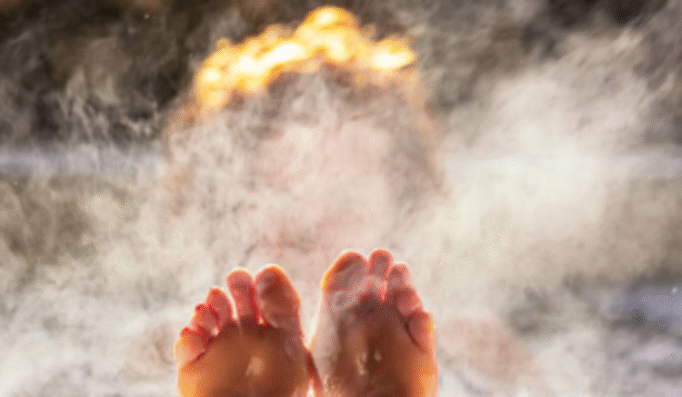 ¿Eres de los que se bañan con agua muy caliente? Estos son los riesgos para la salud