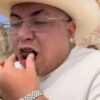 Influencer come excremento de caballo para convivir con Eduin Caz y desata polémica en redes