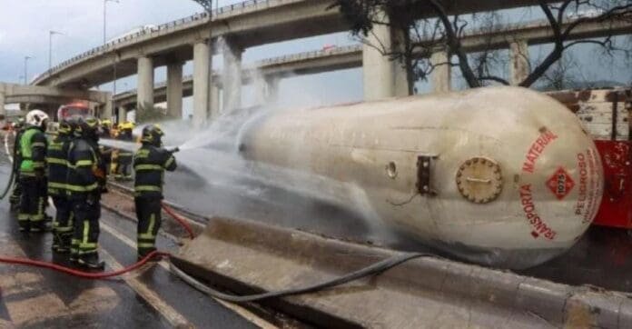 La pipa que explotó en Iztapalapa salió de Tuxpan y se dirigía a Tláhuac: Fiscalía