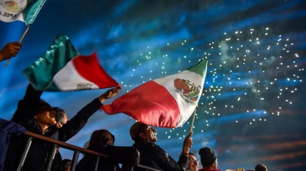 SRE llama a mexicanos en EU a celebrar con precaución en fiestas patrias
