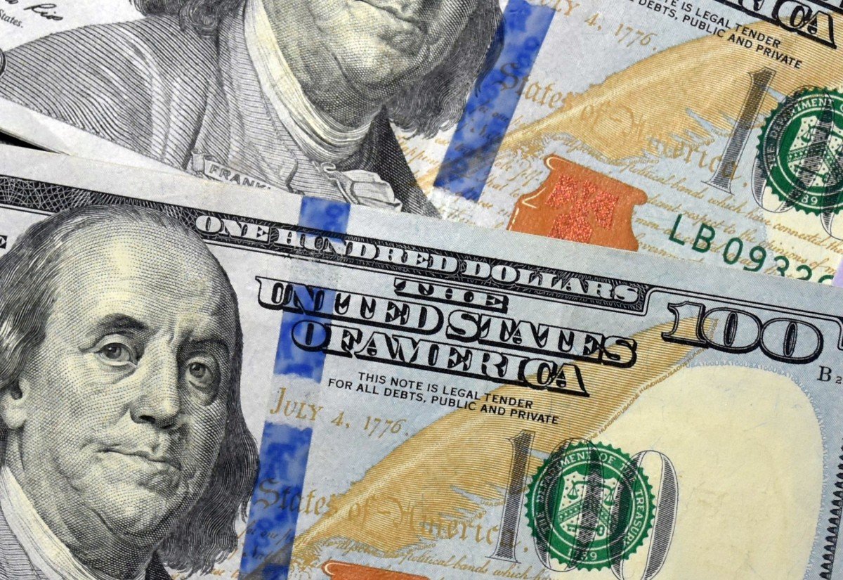 Tipo de cambio: El peso tiene la caída más fuerte de la semana frente al dólar