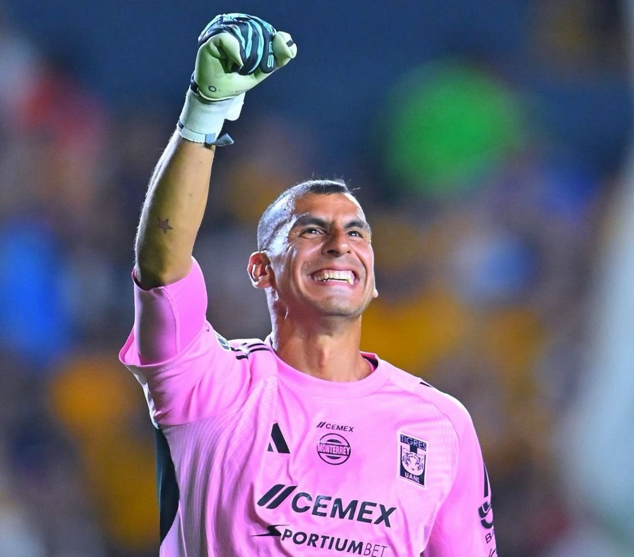 Récord histórico: Guzmán asegura su arco en cero por 200 partidos