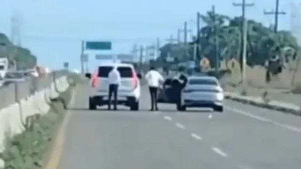 Filtran video del robo de camioneta de John Milton; carjackers dispararon