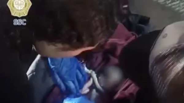 Video: Ciclista rescata a bebé recién nacida abandonada